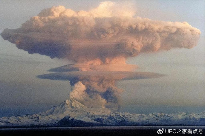 壮观乌拉旺火山发生普林尼型大规模喷发火山灰柱已高达15公里