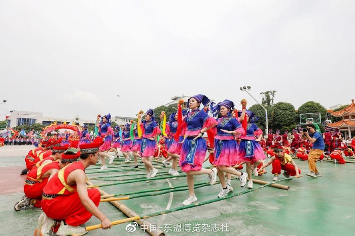 春意盎然“壮族三月三”,壮乡广西在“跃动”|广西壮族自治区|民族|绣球|花炮|抛绣球_新浪新闻