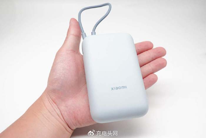 至高225w快充出行更随意小米自带线充电宝10000mah口袋版评测