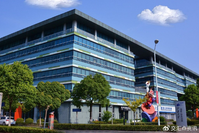 不仅如此,科技园持续推动学校科研成果转移转化,培育了一批以"教授