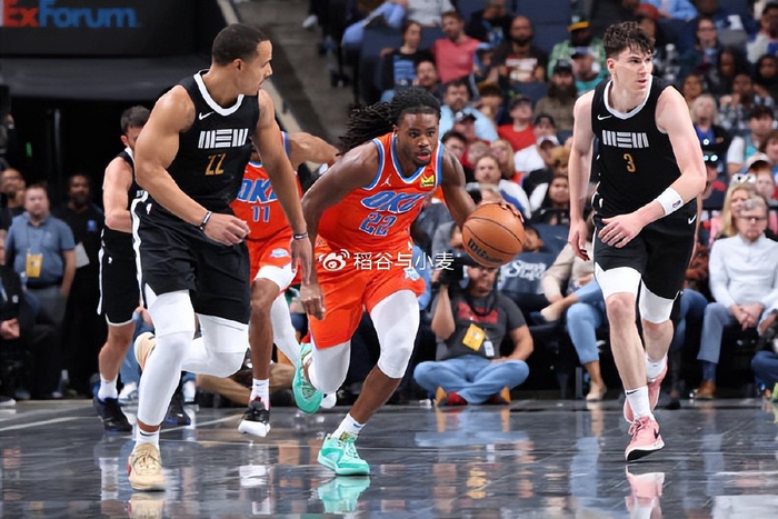 新秀算是即插即用的存在,他一来到球队就立刻成为了重要的轮换球员,他