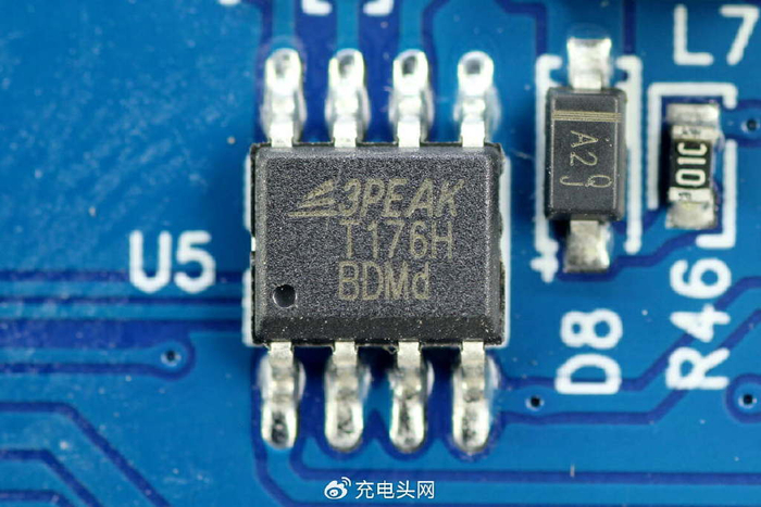 一颗收发器芯片来自思瑞浦,型号tpt75176h,用于rs-485通信.