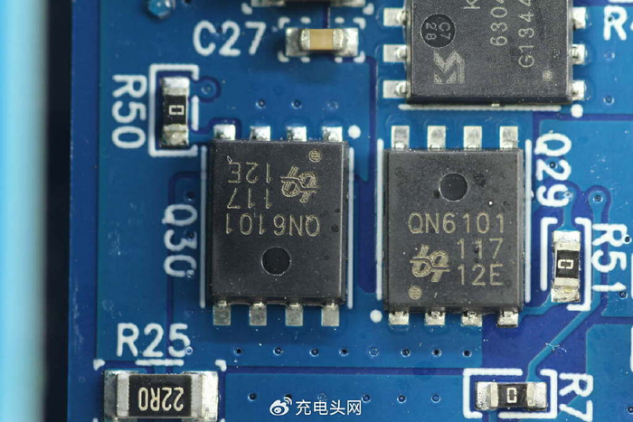87mΩ,采用prpak5*6封装.22μh合金降压电感特写,两侧打胶加固.