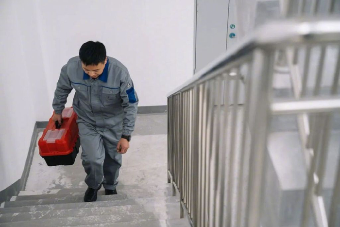 电工「福尔摩斯」,1000万人围观