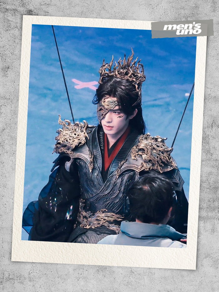 半脸面具是古装造型的常见配饰,常用于给角色营造神秘氛围