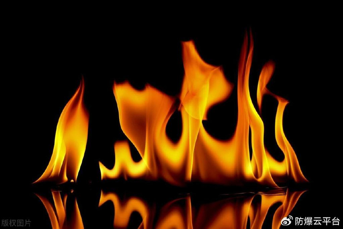 今天我们来谈谈燃烧"三要素",即可燃物,助燃物(氧化剂),引火源(温度).