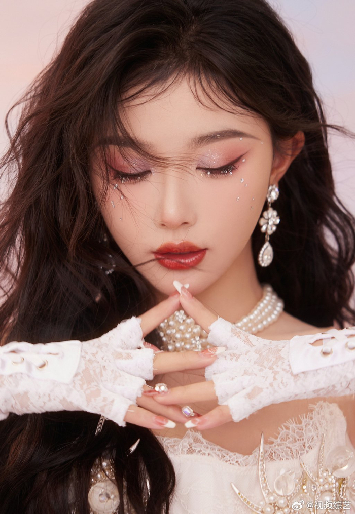孔雪儿碎钻眼妆