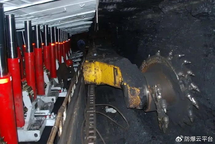 煤矿井下防爆电气设备的安装及电缆悬挂有哪些注意事项?