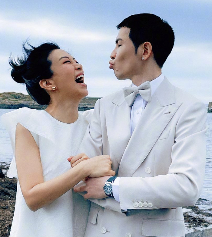 萧敬腾官宣与50岁经纪人结婚,婚纱照超唯美,女方已明确拒生孩子