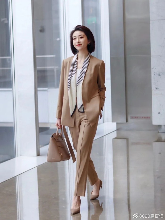 春日西服穿搭,6套通勤休闲的小西装搭配示范,优雅知性