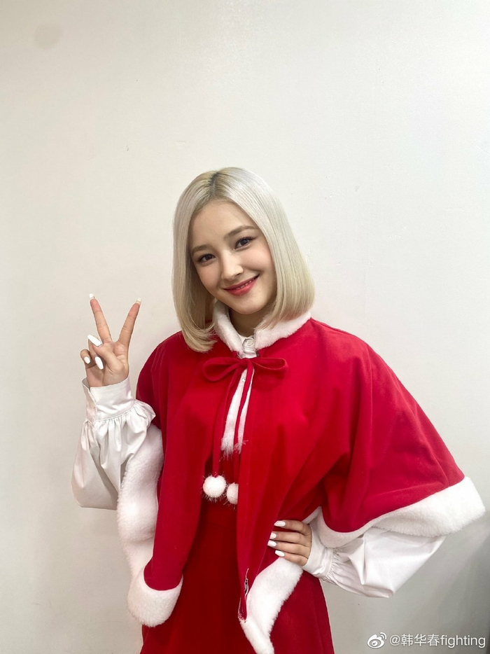 女团成员Nancy在颁奖典礼后台换衣服时被偷拍……