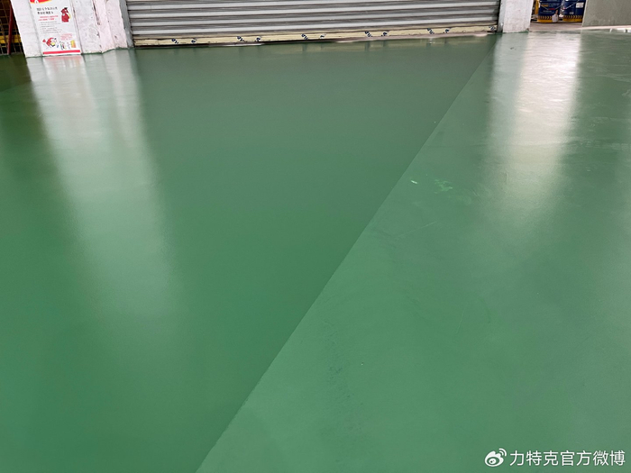 车间做聚氨酯超耐磨地坪图片