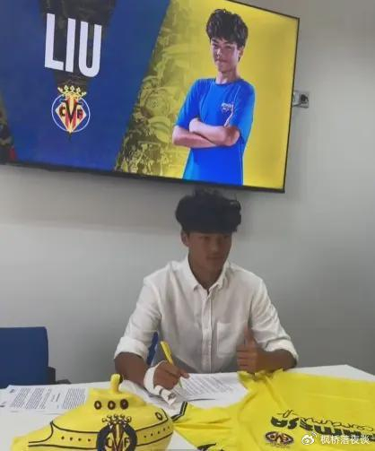 福建少年闯西甲！15岁刘凯源签黄潜，160万欧违约金背后的足球梦|比利亚雷亚尔|广州恒大|广州队|中国足球小将|巴塞罗那_新浪体育_新浪新闻