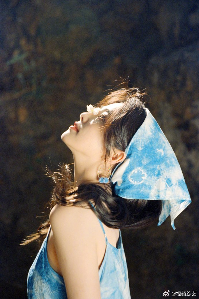 白鹿氧气小鹿好夏天扎染蓝裙真的好清新啊