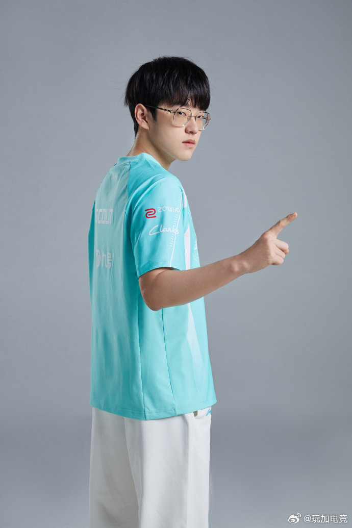 分享2024lpl春季赛lng选手定妆照1月22日正式开赛笃行不怠