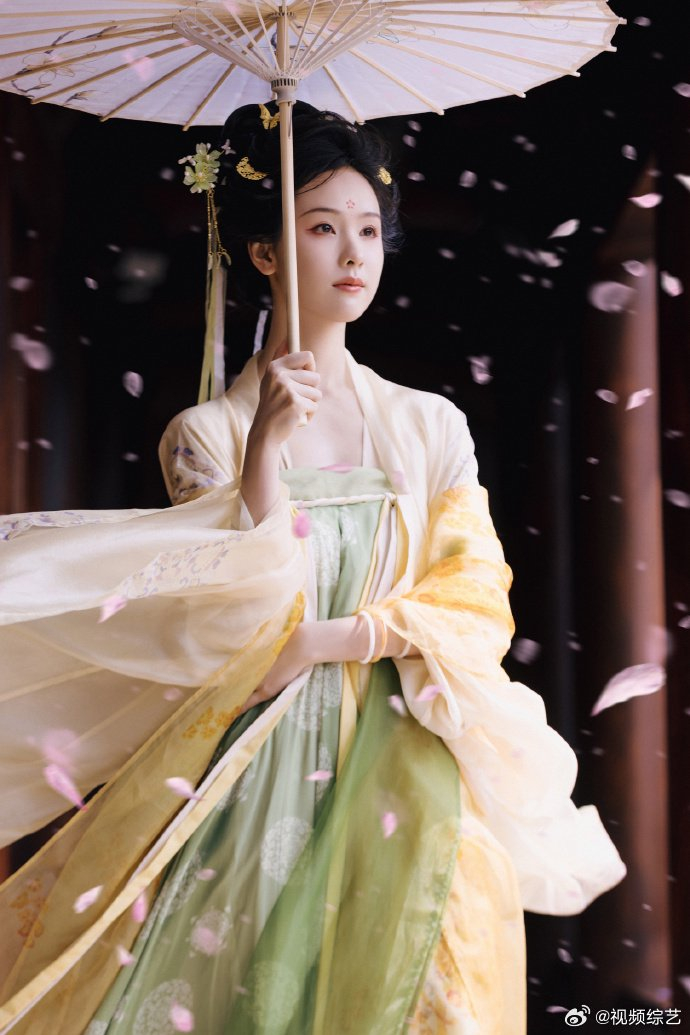 陈都灵唐装公主 陈都灵天选贵女 又骄矜又端庄还有点小可爱