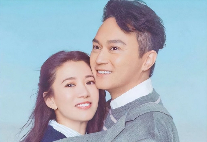 香港艺人夫妻在一起23年,男人说:不受18岁女孩的诱惑,妻子最美|张智霖