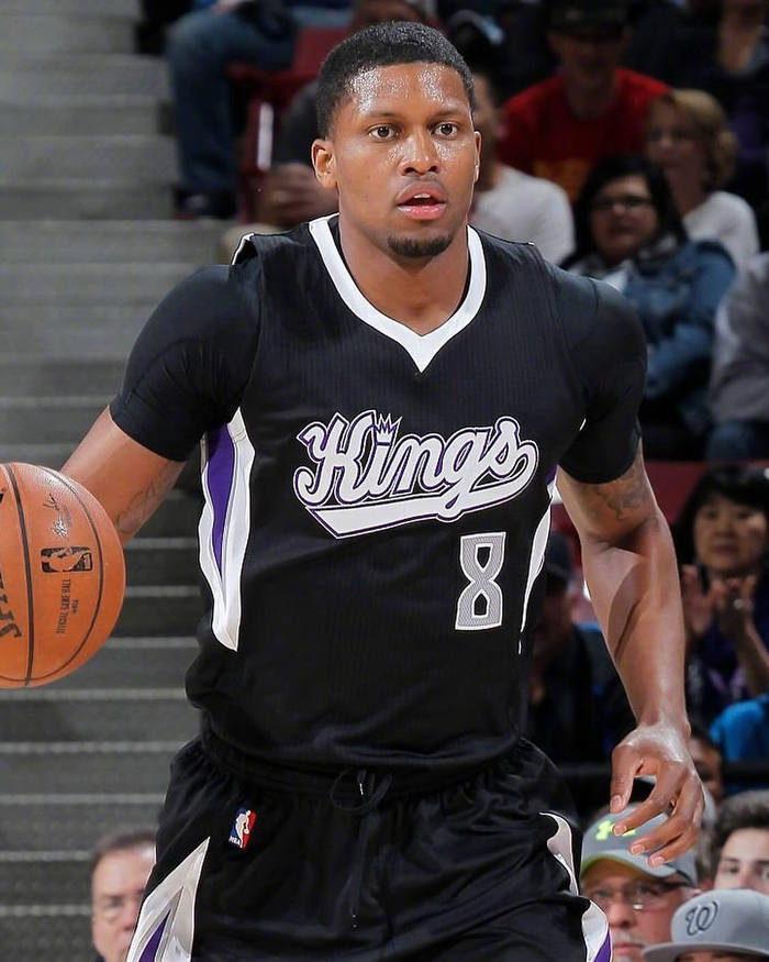 距离新赛季开幕还有8天那些曾经穿过8号球衣的球员你最喜欢谁