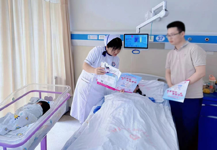 全国母乳喂养宣传日丨"520" 陕中二附院"花式"话喂养