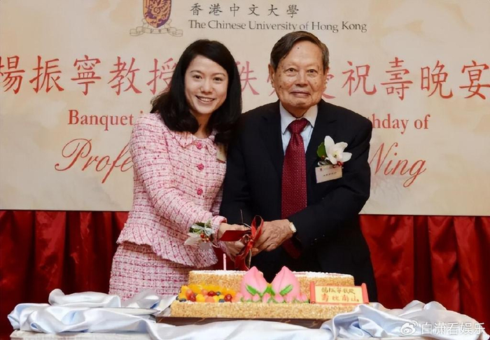 事实证明,嫁给大54岁杨振宁的"糊涂人"翁帆,才是真正的赢家