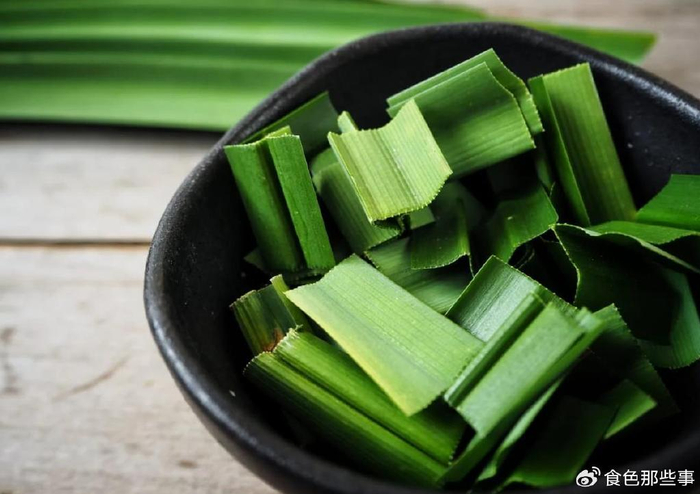 斑兰叶为什么是很多东南亚美食的灵魂?带你看看了不起的斑兰叶|香草|露兜树|提取物|地区|叶子_新浪新闻