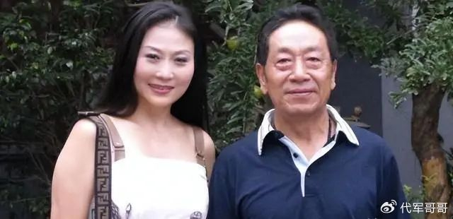 演员饶芯语:31岁嫁68岁老戏骨,婚后生一儿一女,如今成人生赢家