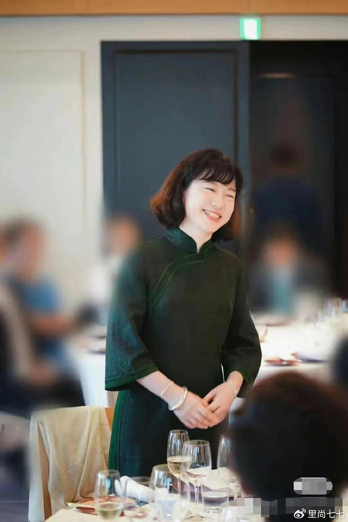 翁帆罕见自己参加聚会,换新发型穿旗袍,在日本美出了新高度|翁帆|气质