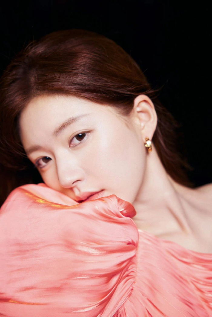 赵露思甜甜的气质里面有很强的镜头质感