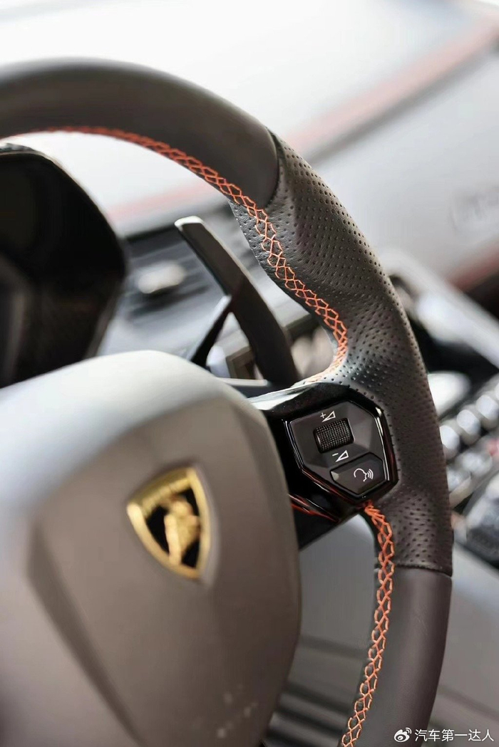 s(lp740-4),后缀里加个s,即使它是一款众泰你都能猜到比原版动力有所