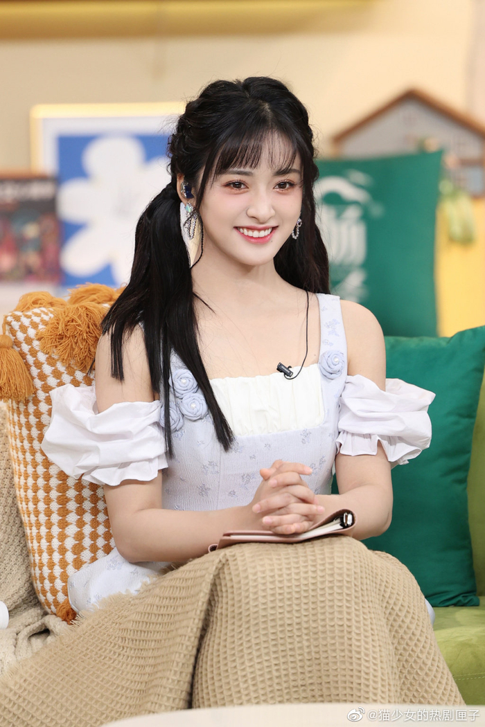 沈月怦然心动20岁泡泡袖公主裙造型好美呀