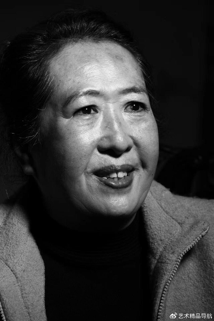 艺术简历石倩:字人青,号柳荷轩主,写意花鸟画画家,中国美术家协会会员