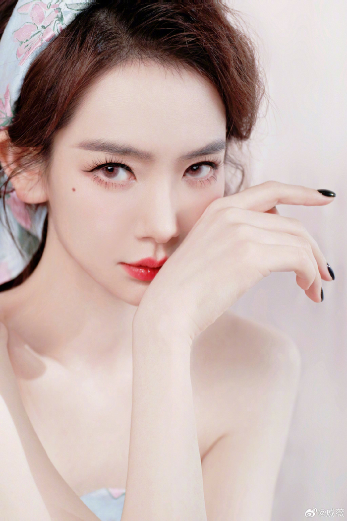 戚薇甜漾花朵大片戚薇甜感娃娃妆好好看啊