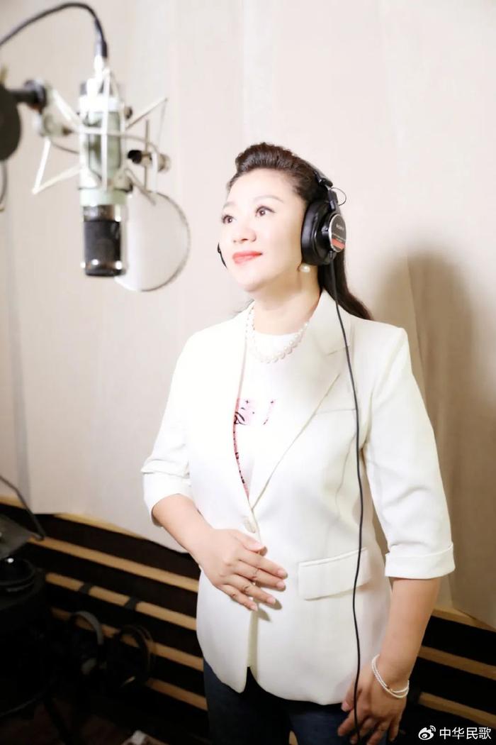 民歌女歌手王丽达图片