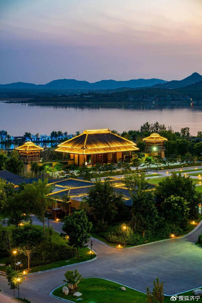 有凤来仪,璀璨烟火,夏日限定,夜游尼山超city!