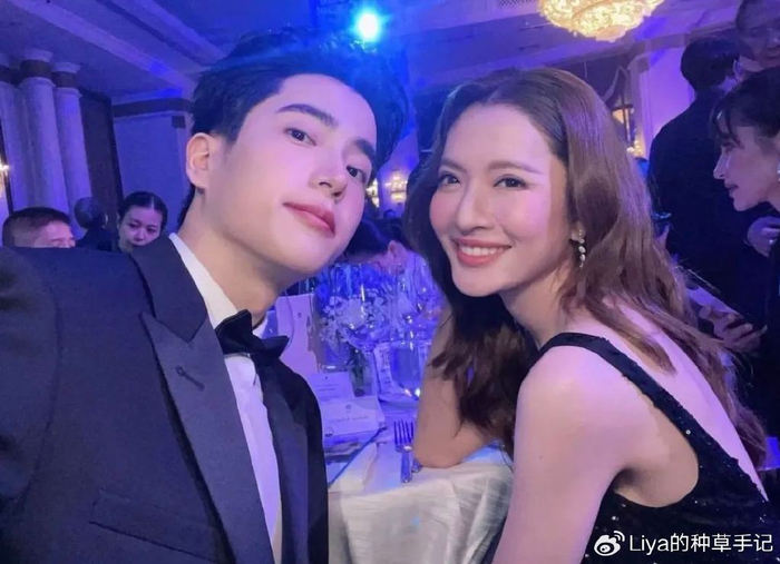 离开豪门后,她被小16岁影帝男友宠上天