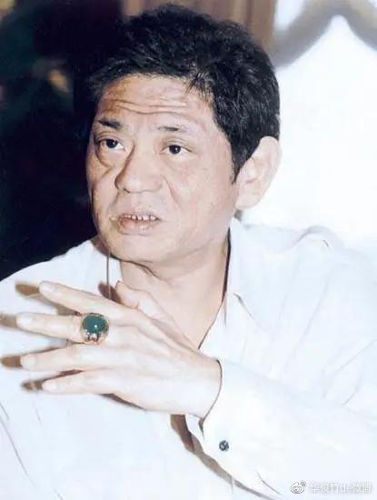 他年赚56亿花20亿泡妞,家中养百位美女,晚年却给儿子留26亿巨债