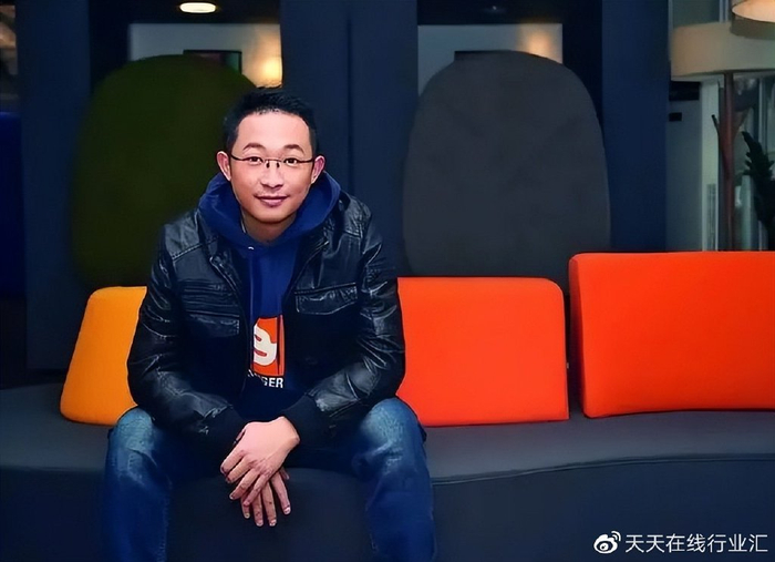 在封闭邀请制下,知乎的前200位用户包括李开复,马化腾,王兴,王小川