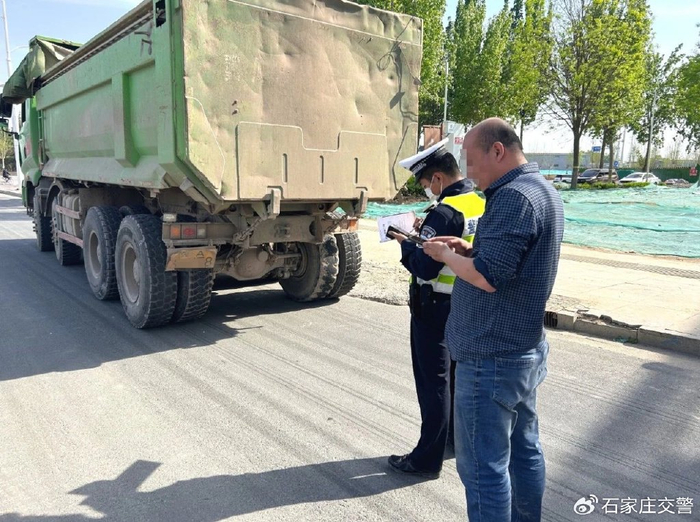 石家庄公安交警持续发力 加强"泥头车"管理