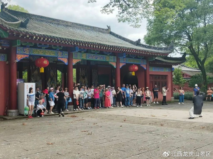 马来西亚36大旅社考察团走进龙虎山!