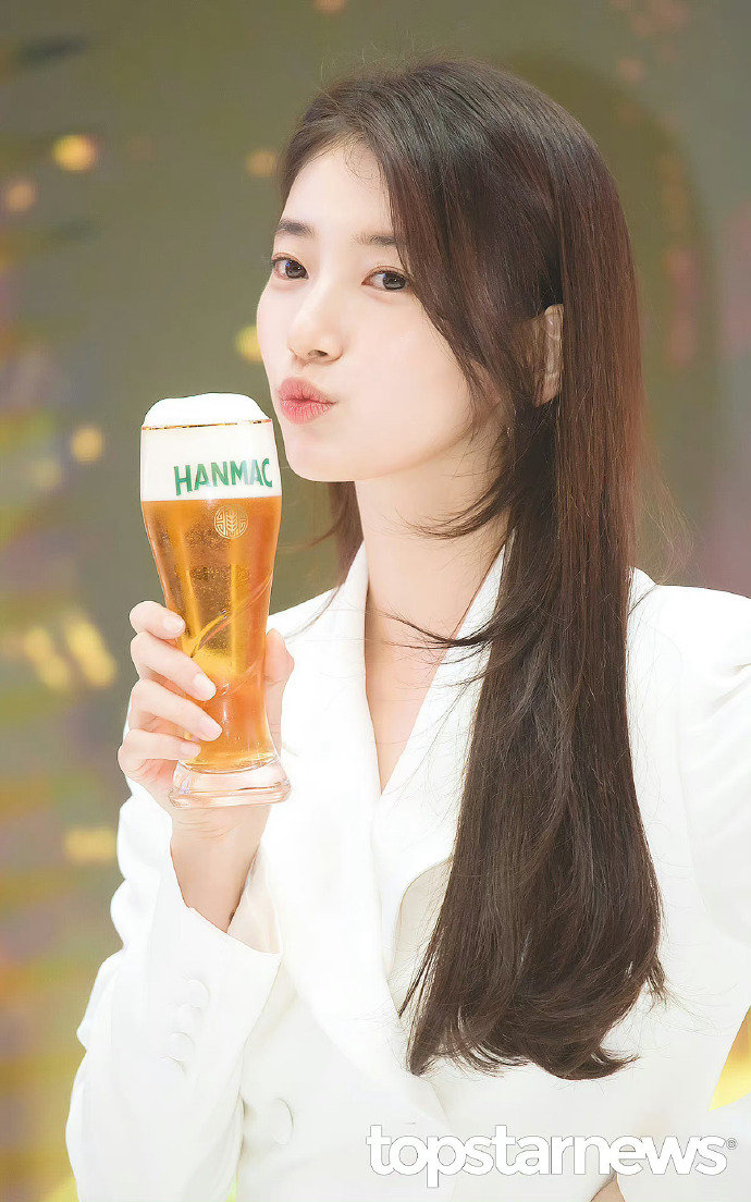 秀智白西装造型这么素还这么美