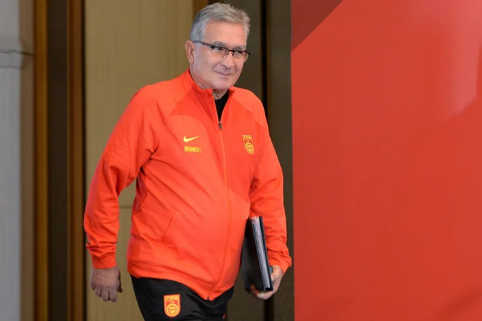 亮相4小时后,伊万公布了首期国足名单|国足|伊万科维奇|国家队_新浪