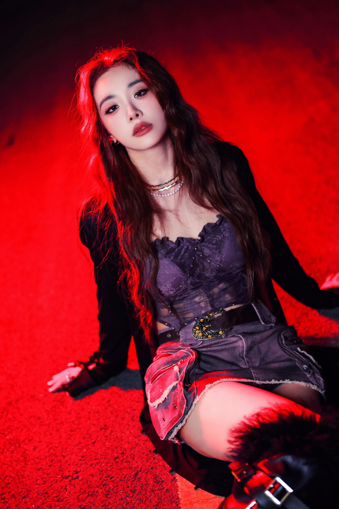 喻言停车场红色光影随拍～ 光影变幻 狂野主唱既视感,酷飒性感