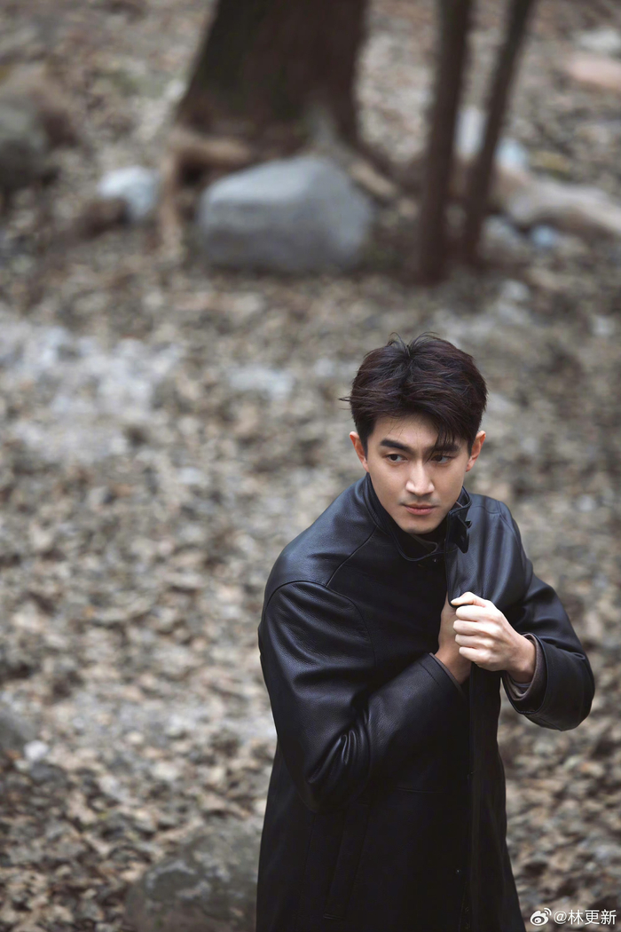 被大帅哥林更新帅到了今天中秋的森林walk大片帅到心巴上了