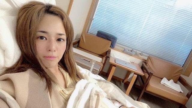 43岁苍井空入院手术，患卵巢囊肿10年，自称：人生最痛的一次