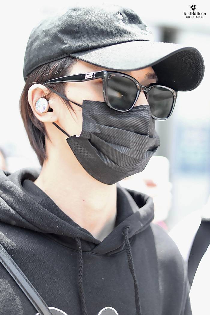 丨朱正廷今日机场饭拍好酷 all……|朱正廷|演唱会_新浪新闻