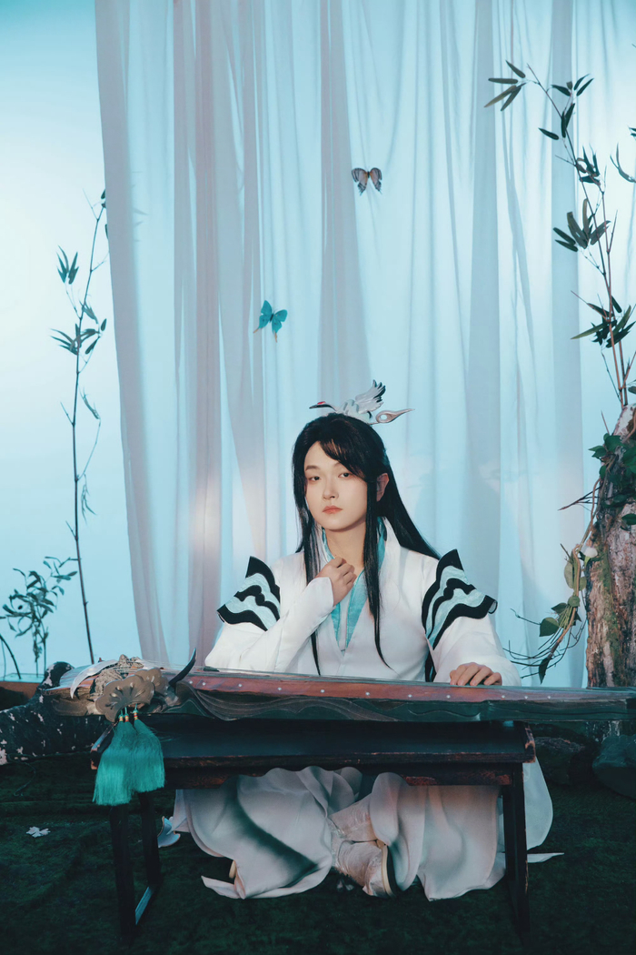 一身素衣玉指轻拂高山流水知音已遇第一眼不敢认因为太帅了