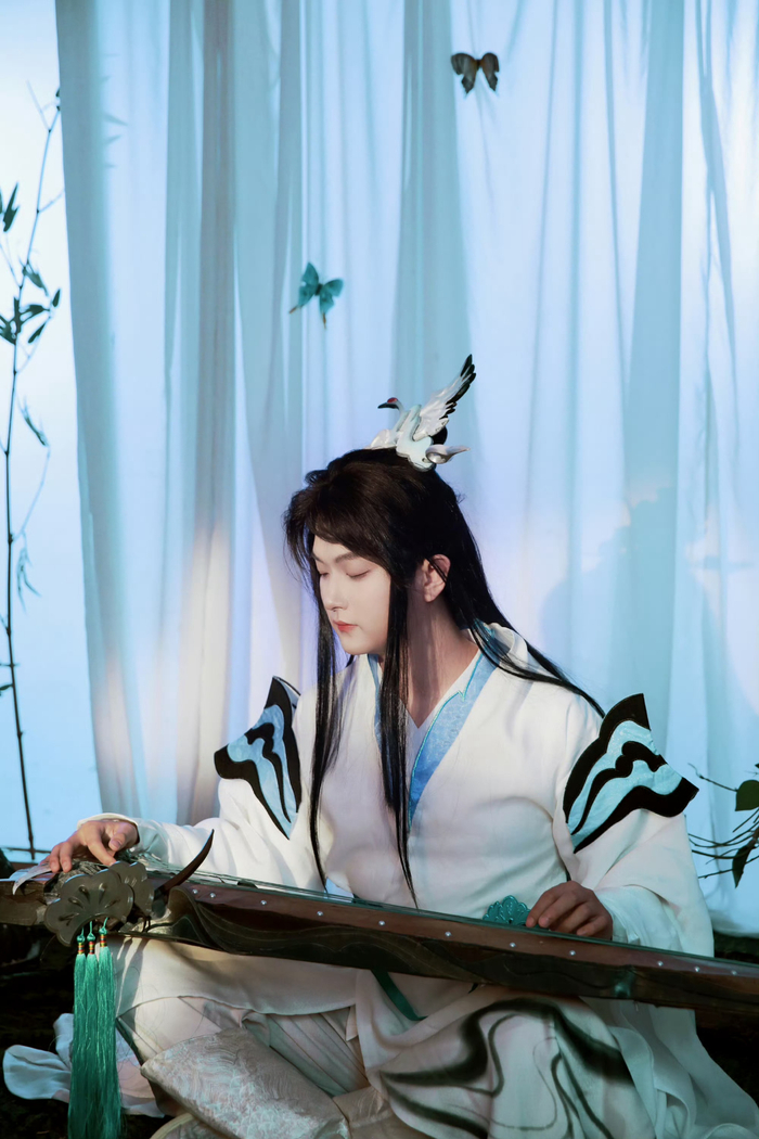 一身素衣玉指轻拂高山流水知音已遇第一眼不敢认因为太帅了