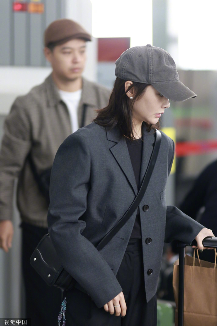 李纯马頔今日一起现身成都双流机场