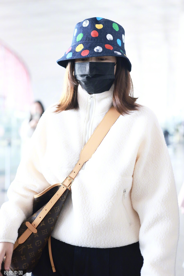 王鸥今日低调现身北京首都机场来看看复工后的鸥姐状态如何