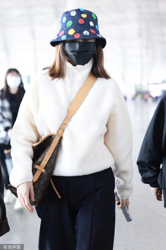 王鸥今日低调现身北京首都机场来看看复工后的鸥姐状态如何